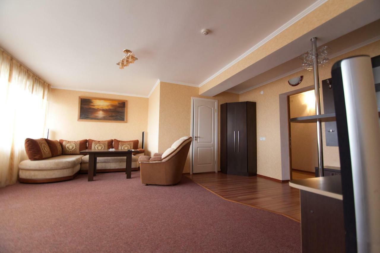 Hotel Prietenia Bender Exterior photo